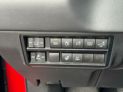 Used 2024 Toyota Sequoia Platinum AWD/4WD image 7