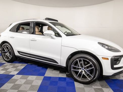 Used 2024 Porsche Macan AWD/4WD image 3