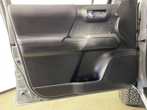 Used 2021 Toyota Tacoma TRD Sport w/ Technology Package image 17