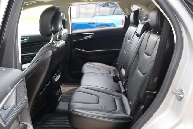 Used 2017 Ford Edge Titanium w/ Technology Package AWD/4WD image 29
