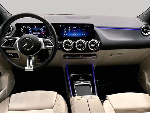 Certified 2025 Mercedes-Benz GLA 250 4MATIC image 15