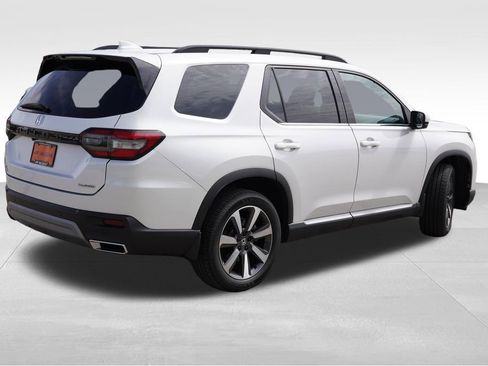 Used 2023 Honda Pilot Touring image 5