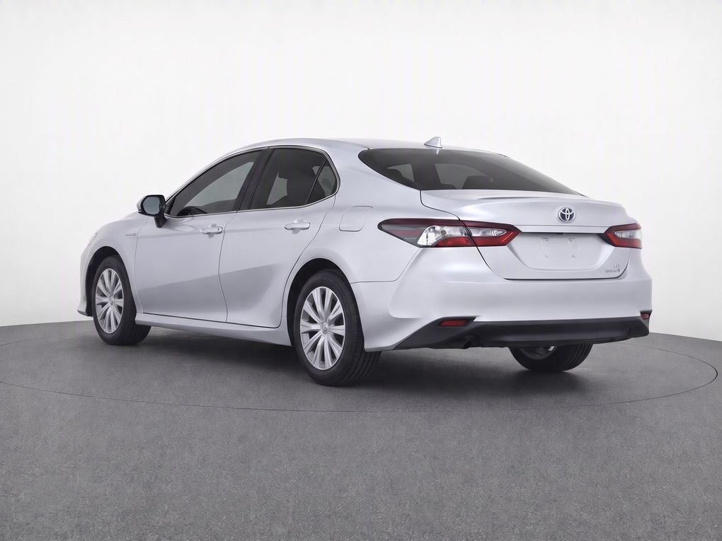 Used 2021 Toyota Camry LE FWD image 3