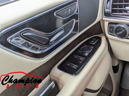 Used 2019 Lincoln Navigator Select w/ Technology Package RWD image 30