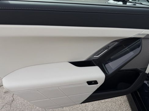 Used 2025 BMW 750e xDrive image 25