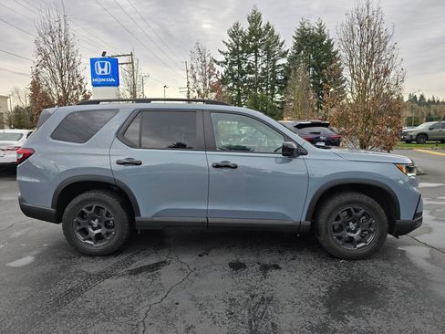 Used 2023 Honda Pilot TrailSport image 17
