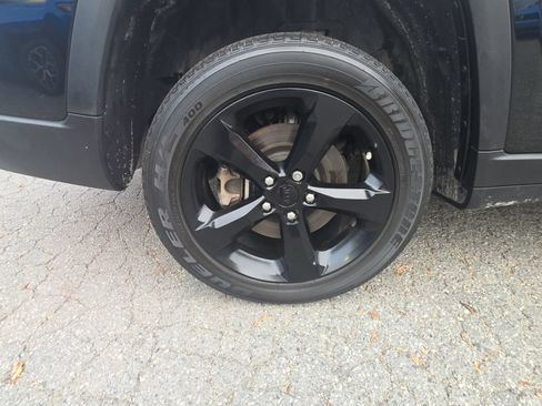 Used 2024 Jeep Grand Cherokee L Laredo RWD image 12