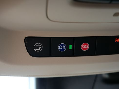Used 2023 Buick Envision Avenir AWD/4WD image 33