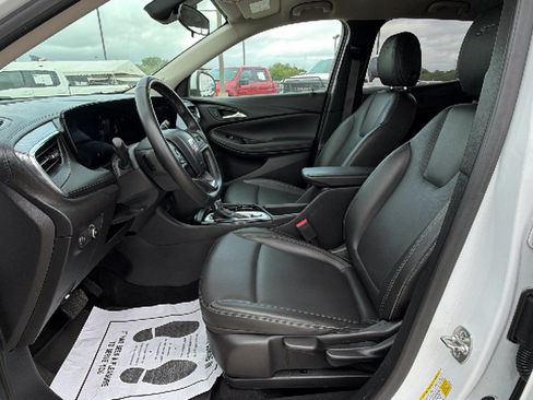 Used 2024 Buick Encore GX Sport Touring AWD/4WD image 10