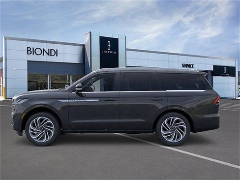 New 2026 Lincoln Navigator Reserve AWD/4WD image 3