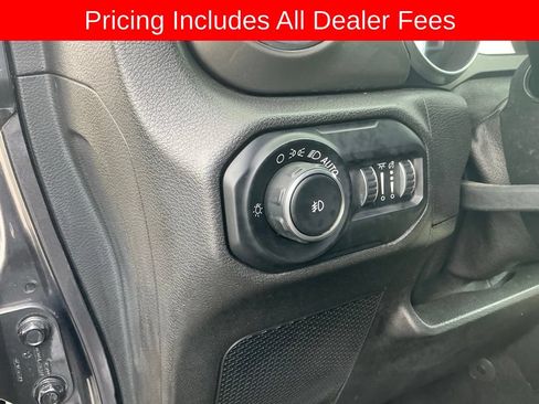 Used 2018 Jeep Wrangler Unlimited Sahara AWD/4WD image 11