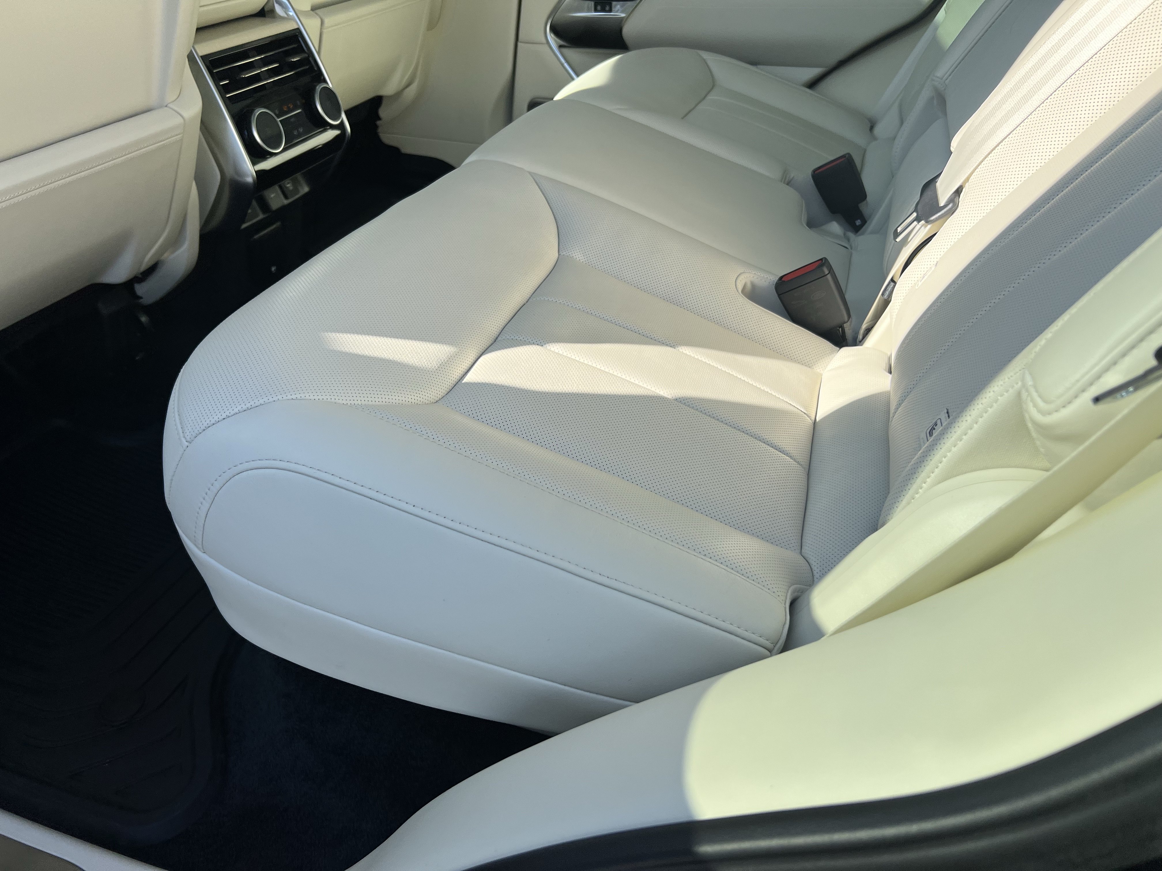 Certified 2024 Land Rover Range Rover Autobiography AWD/4WD image 33