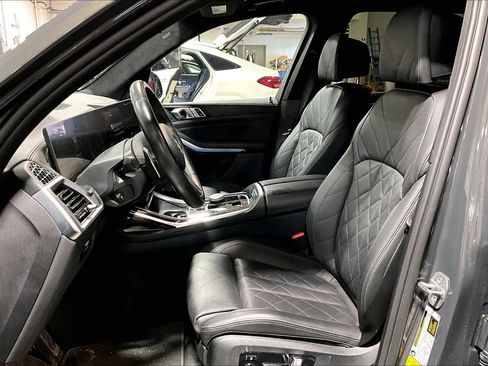 Used 2023 BMW X7 xDrive40i w/ M Sport Package image 9
