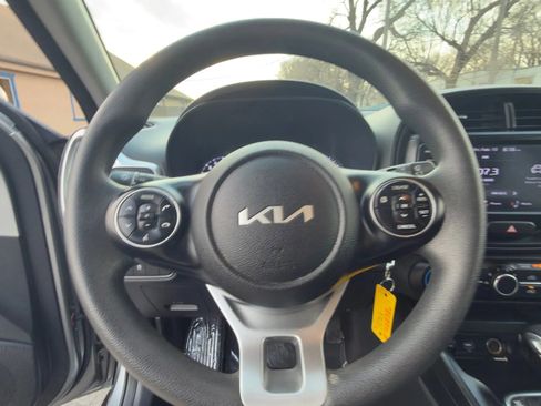 Used 2022 Kia Soul LX image 11
