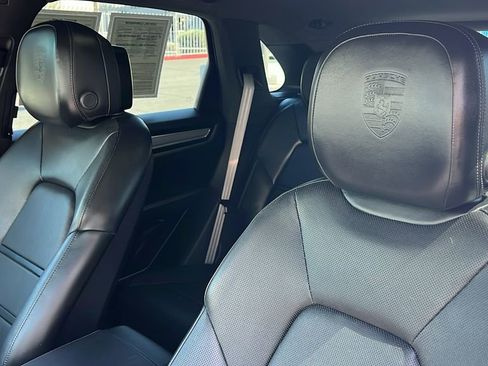 Used 2023 Porsche Cayenne Platinum Edition AWD/4WD image 15