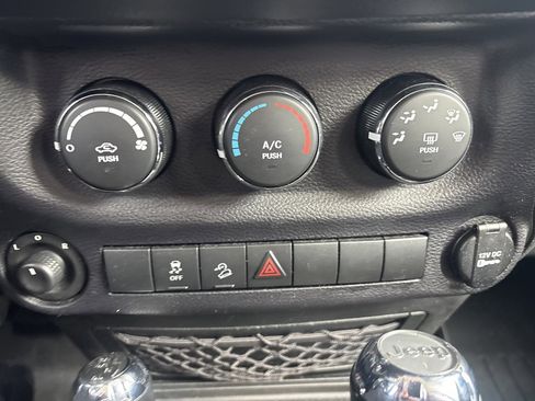 Used 2017 Jeep Wrangler Unlimited Sahara w/ Connectivity Group image 19