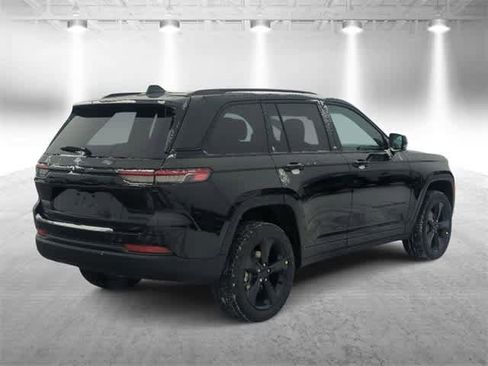 New 2025 Jeep Grand Cherokee Limited image 8
