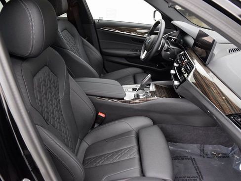 Used 2023 BMW 530i w/ Convenience Package image 16