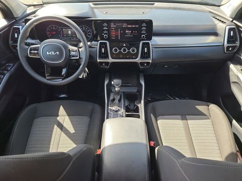 Used 2023 Kia Sorento LX image 13