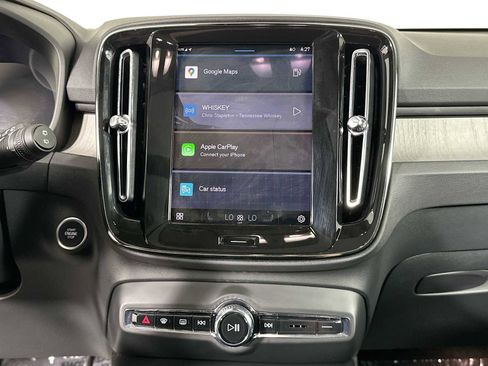 Used 2025 Volvo XC40 B5 Plus image 13