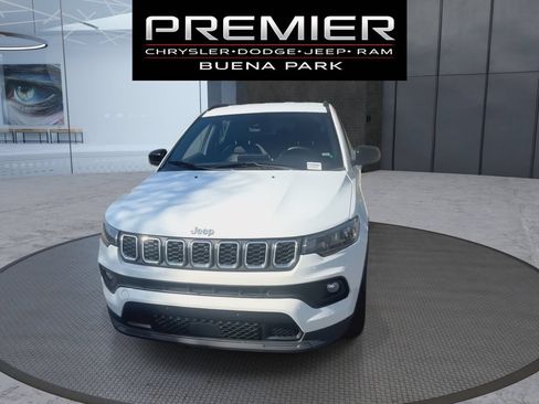 Used 2024 Jeep Compass Latitude AWD/4WD image 3