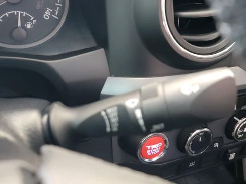 Used 2020 Toyota Tacoma TRD Off-Road AWD/4WD image 16