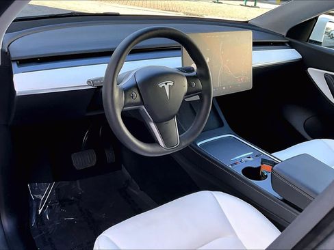 Used 2021 Tesla Model Y Long Range image 16