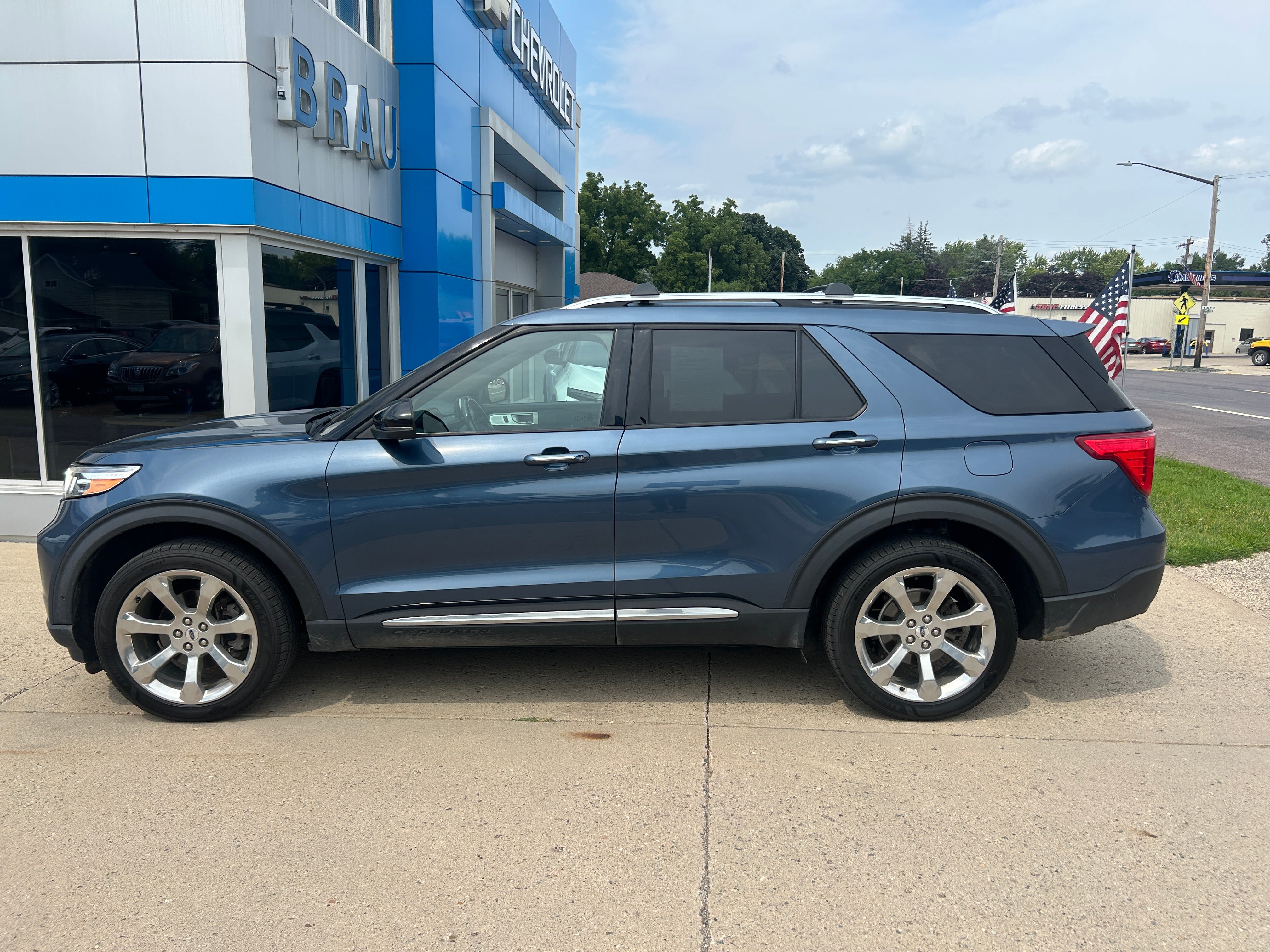 Used 2020 Ford Explorer Platinum w/ Premium Technology Package AWD/4WD image 1