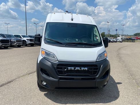 Used 2025 RAM ProMaster 2500 w/ Convenience Group FWD image 9