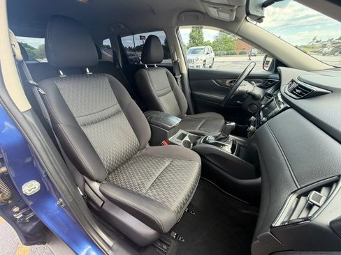 Used 2018 Nissan Rogue SV FWD image 46