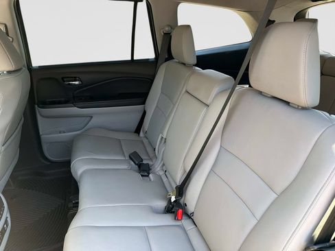 Used 2016 Honda Pilot Touring image 14