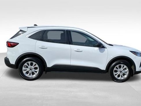Used 2024 Ford Escape Active AWD/4WD image 9