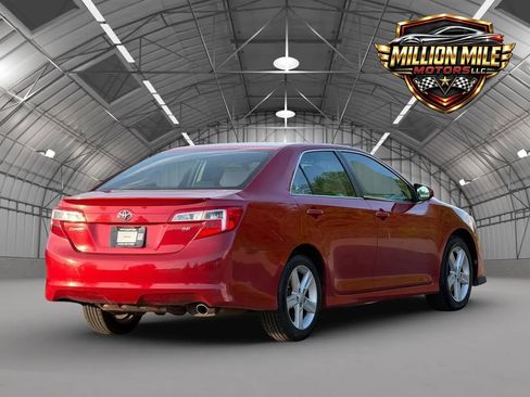 Used 2014 Toyota Camry SE FWD image 9