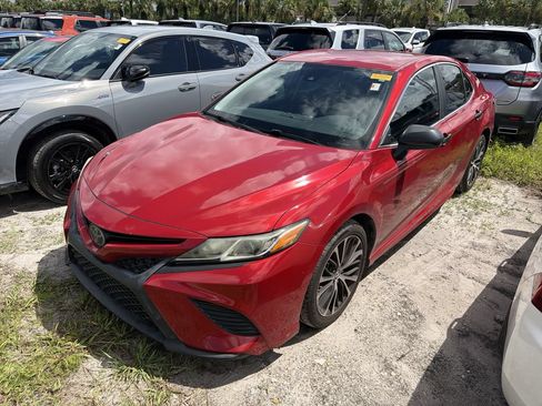 Used 2019 Toyota Camry SE FWD image 5