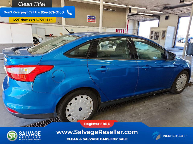 Used 2014 Ford Focus SE w/ SE Winter Package FWD image 4