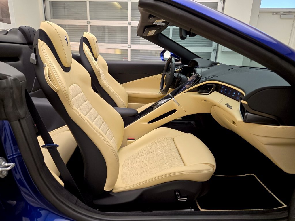 Used 2025 Ferrari Roma Spider RWD image 25