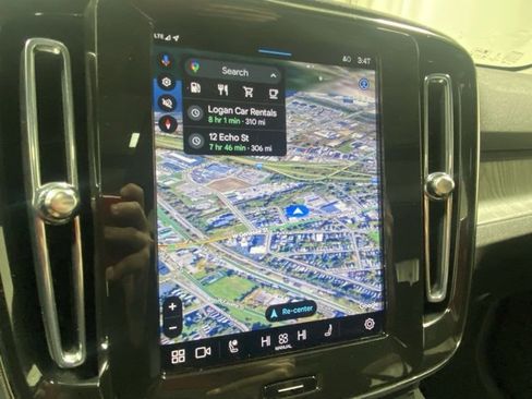 Used 2025 Volvo XC40 B5 Plus image 19