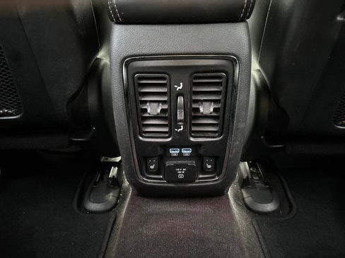 Used 2017 Jeep Grand Cherokee Limited w/ Luxury Group II AWD/4WD image 31