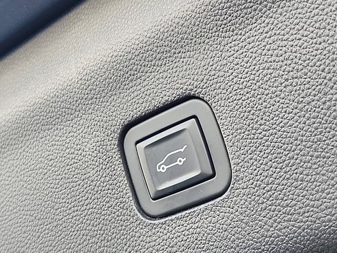 Used 2019 Buick Enclave Essence image 29