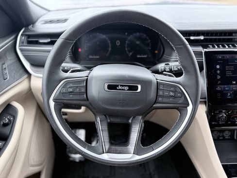 Used 2024 Jeep Grand Cherokee Limited w/ Luxury Tech Group II image 12