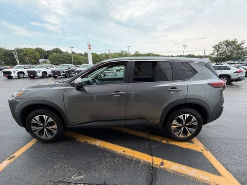 Used 2023 Nissan Rogue SV FWD image 9