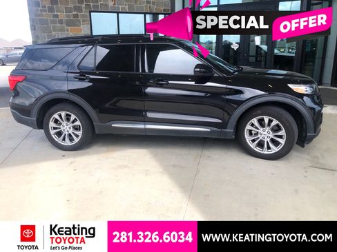 Used 2022 Ford Explorer XLT w/ Equipment Group 202A RWD image 2