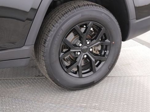 Used 2025 Jeep Grand Cherokee L Laredo AWD/4WD image 14