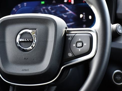 Certified 2025 Volvo XC40 B5 Plus image 22