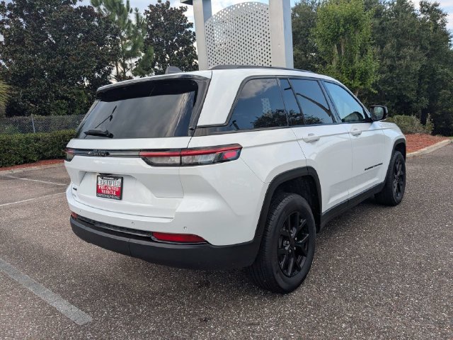 Used 2025 Jeep Grand Cherokee Altitude AWD/4WD image 4
