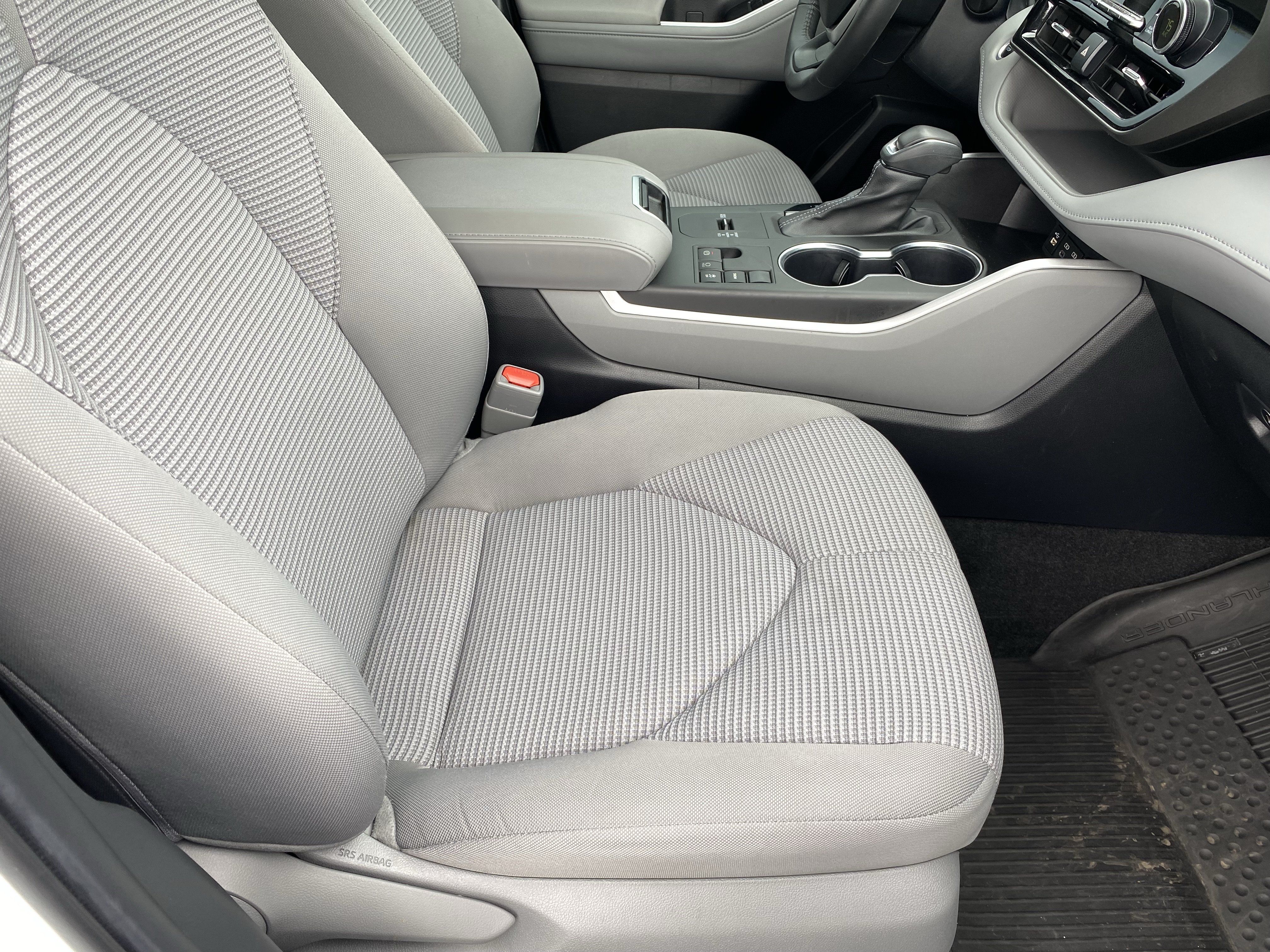 Used 2024 Toyota Highlander LE FWD image 11