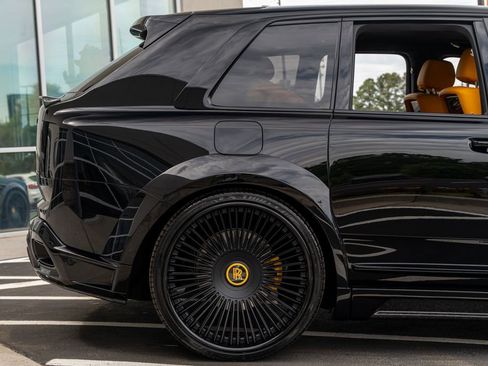 Used 2025 Rolls-Royce Cullinan AWD/4WD image 19