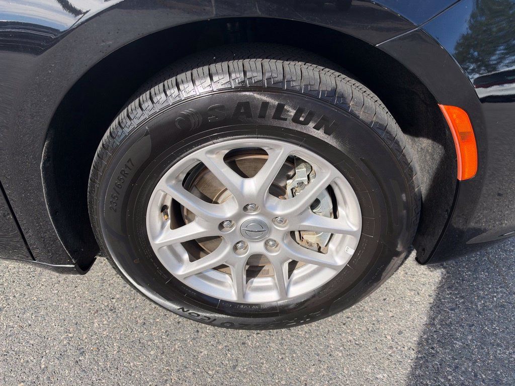 Used 2025 Chrysler Pacifica Select FWD image 16
