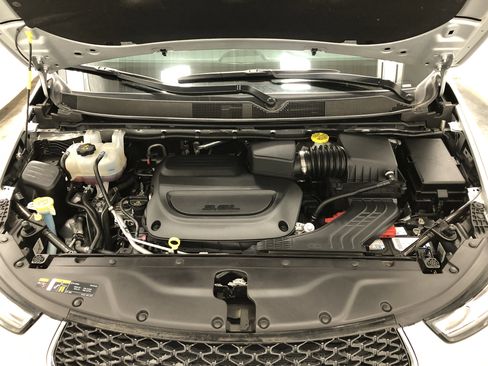 Certified 2024 Chrysler Pacifica Touring-L image 8