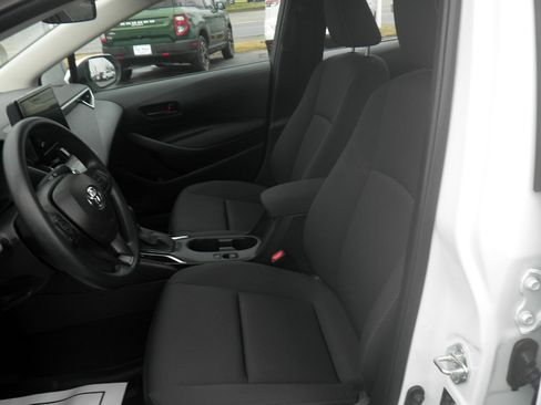 Used 2025 Toyota Corolla LE image 14